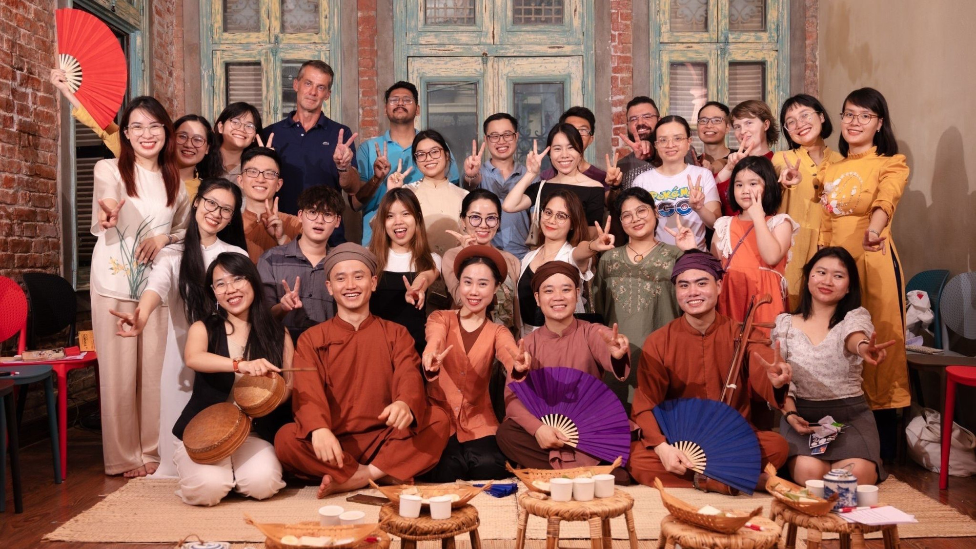 Thùy Linh tham gia sự kiện quảng bá văn hóa xẩm tới bạn bè quốc tế.