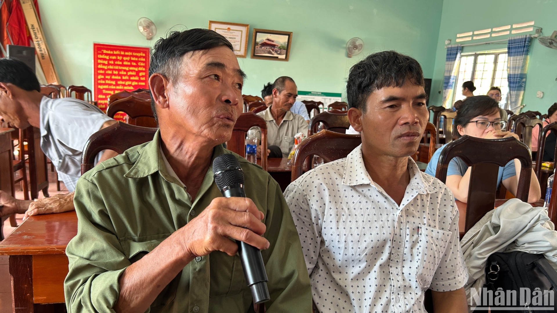 Người dân xã Krông Buk chia sẻ kỳ vọng về dự án. (Ảnh: HẢI YẾN) Người dân xã Krông Buk chia sẻ kỳ vọng về dự án. (Ảnh: HẢI YẾN)