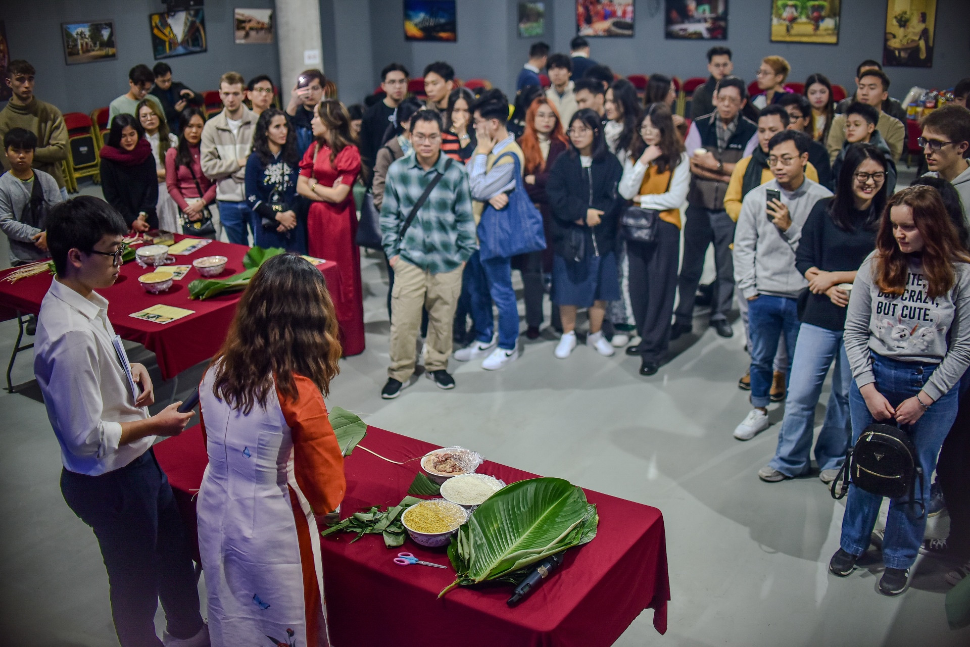 [Ảnh] Đón Tết cùng những chiếc bánh chưng xanh tự gói của du học sinh Việt Nam tại Pháp ảnh 8