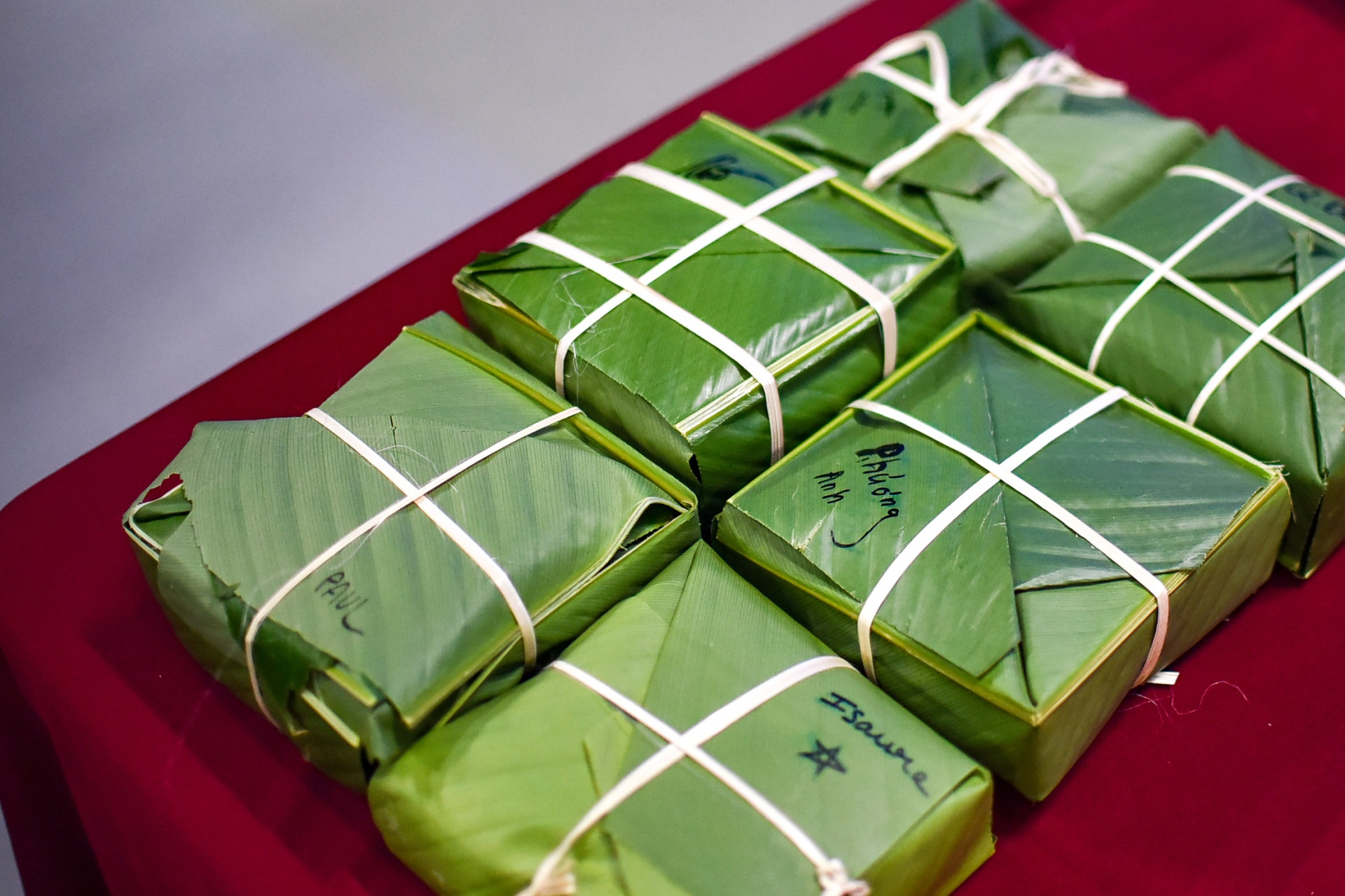 [Ảnh] Đón Tết cùng những chiếc bánh chưng xanh tự gói của du học sinh Việt Nam tại Pháp ảnh 11