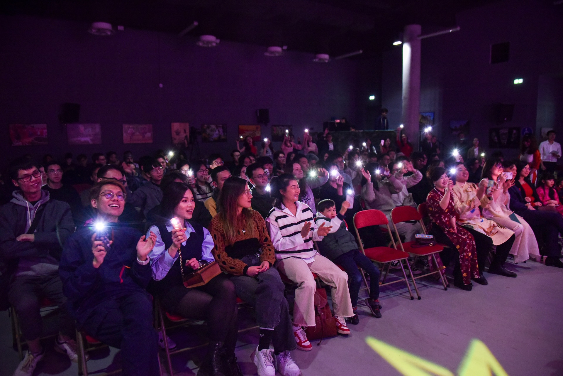 [Ảnh] Đón Tết cùng những chiếc bánh chưng xanh tự gói của du học sinh Việt Nam tại Pháp ảnh 12