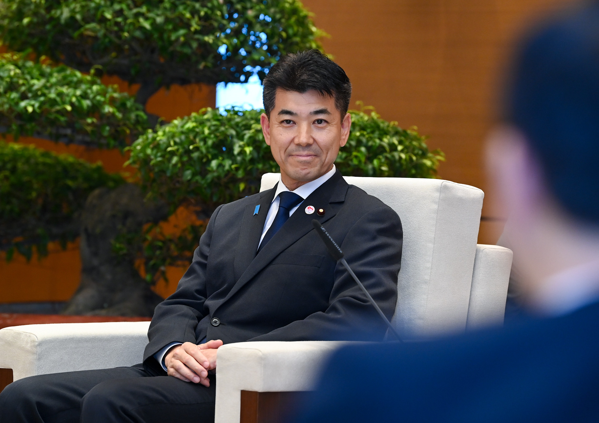 Chủ tịch Đảng Dân chủ lập hiến Nhật Bản Izumi Kenta phát biểu tại buổi tiếp. Chủ tịch Đảng Dân chủ lập hiến Nhật Bản Izumi Kenta phát biểu tại buổi tiếp.