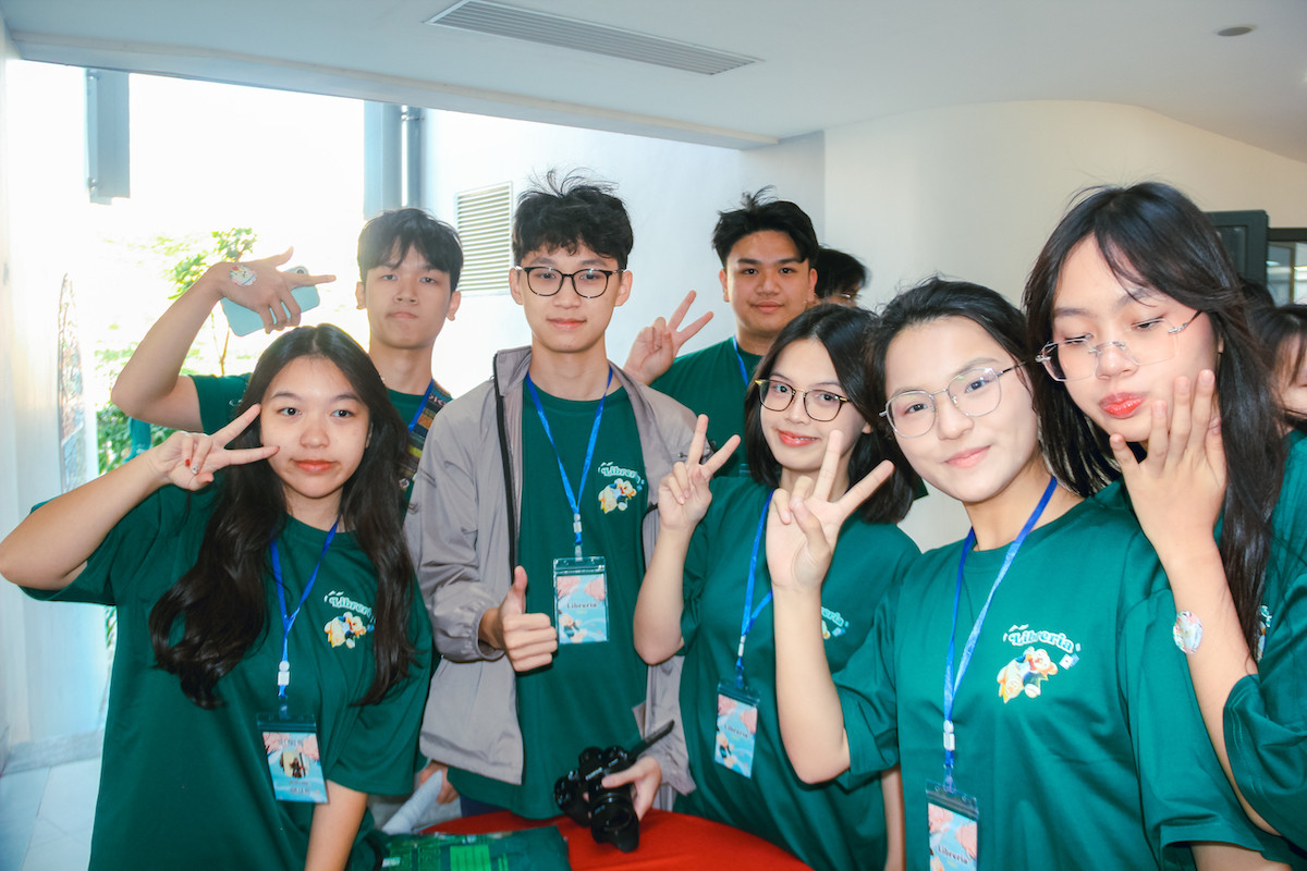 Các bạn trẻ thuộc Ban Tổ chức Libreria Project