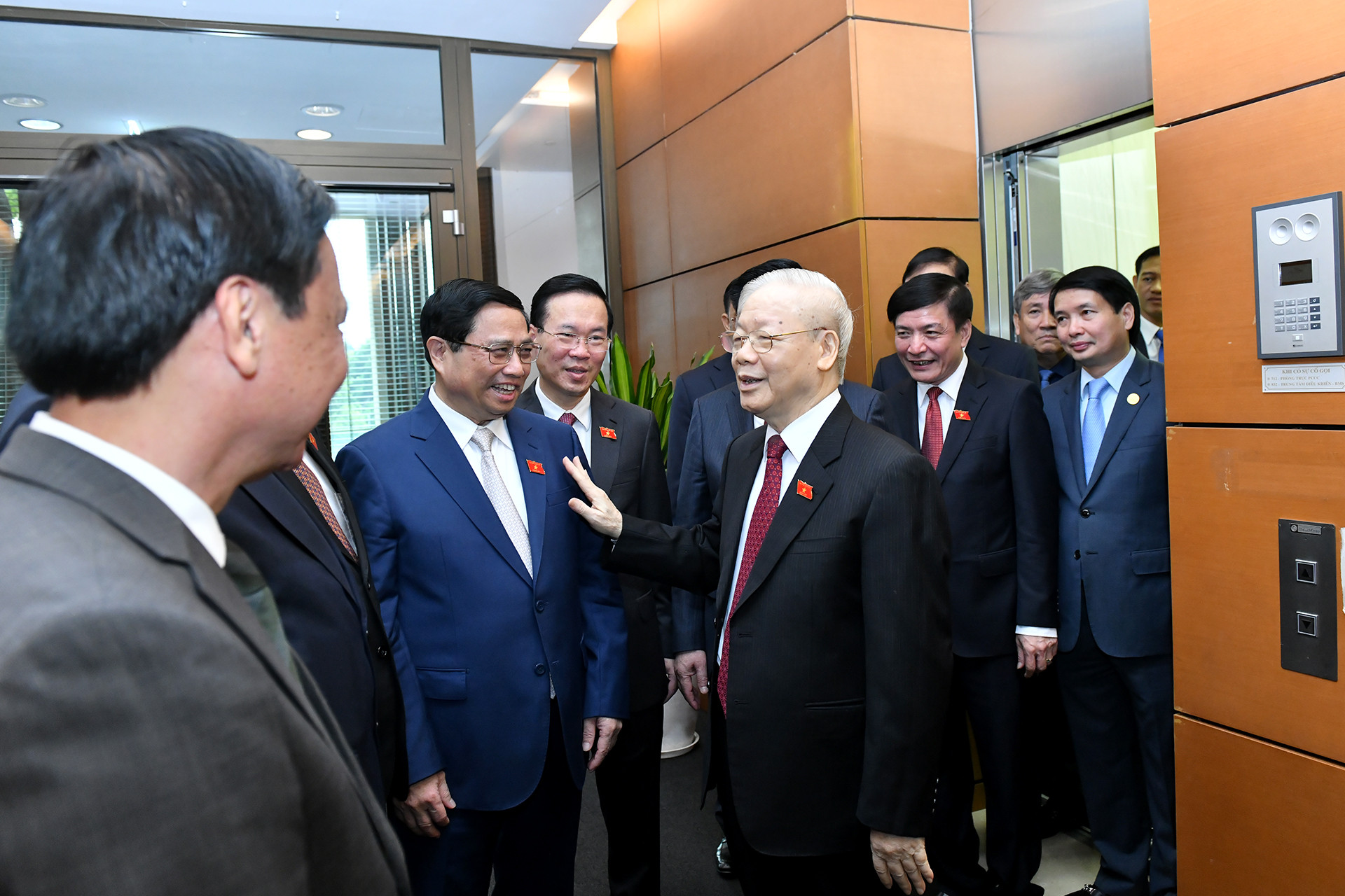 Tổng Bí thư Nguyễn Phú Trọng cùng các đồng chí lãnh đạo Đảng, Nhà nước đến dự phiên khai mạc Kỳ họp thứ 6, Quốc hội khóa XV.