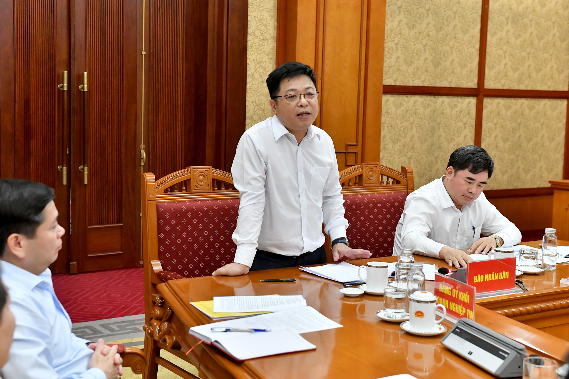 Phó Tổng Biên tập Báo Nhân Dân Quế Đình Nguyên phát biểu tại Hội nghị.