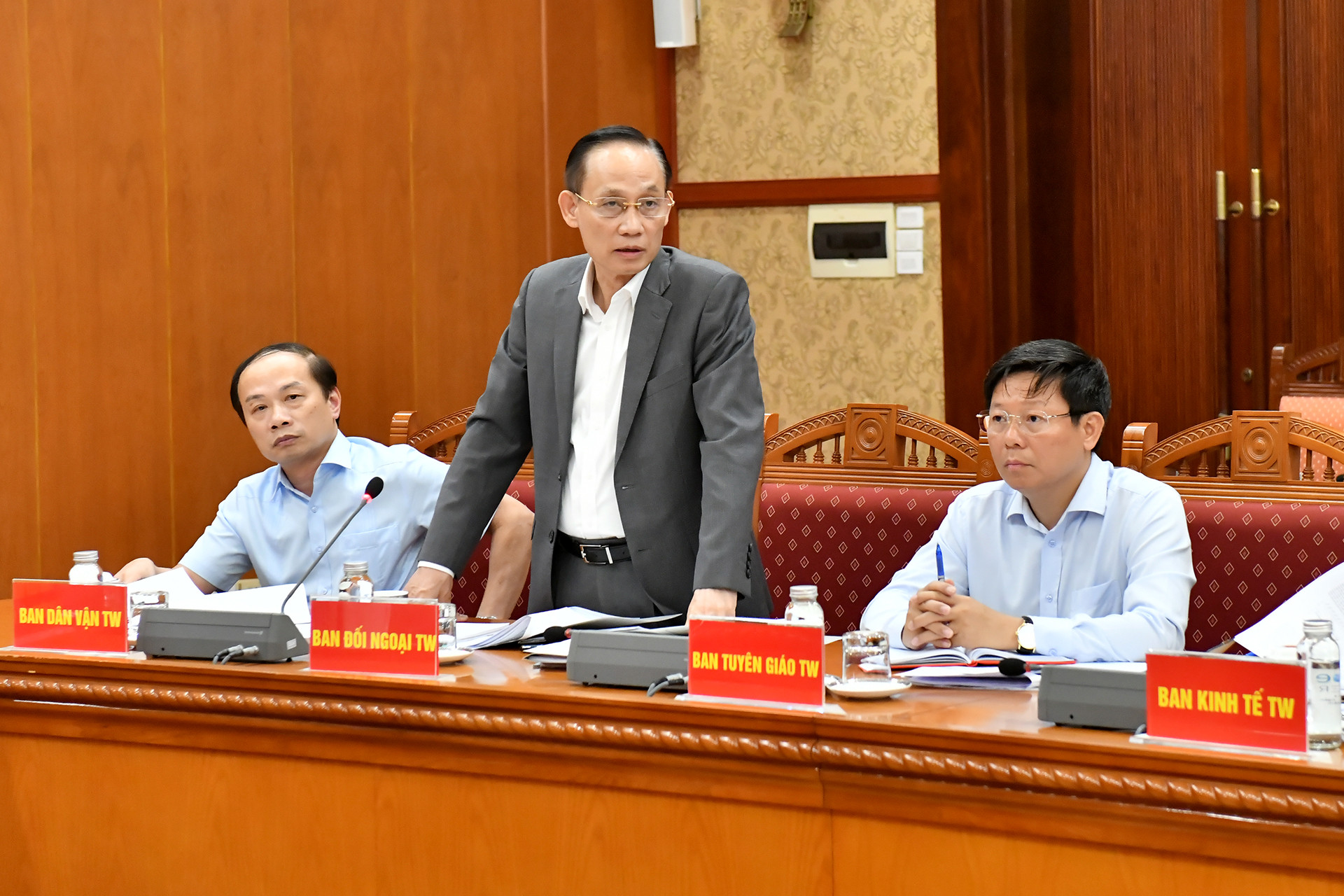 Trưởng Ban Đối ngoại Trung ương Lê Hoài Trung phát biểu tại Hội nghị.