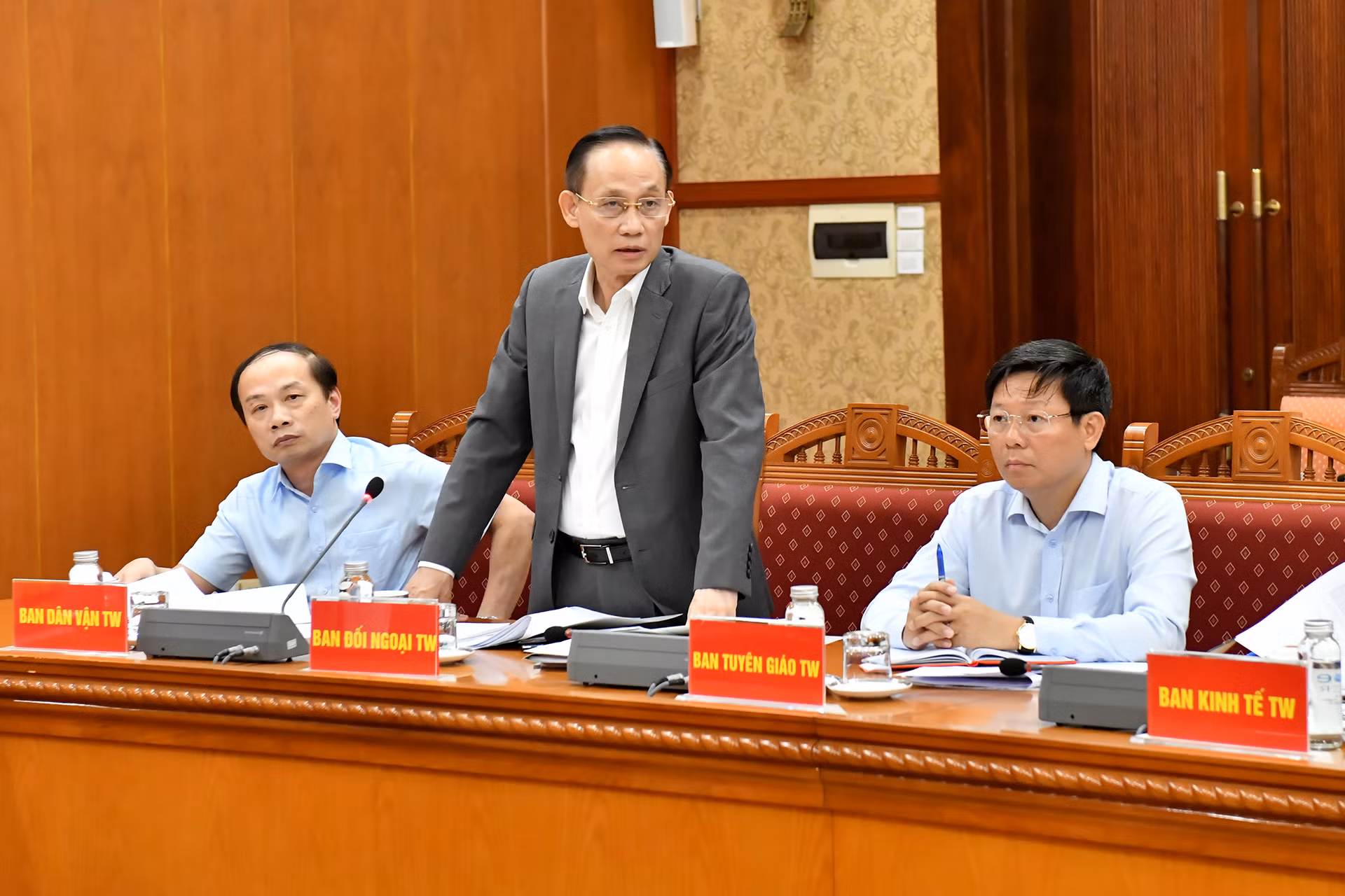 Trưởng Ban Đối ngoại Trung ương Lê Hoài Trung phát biểu tại Hội nghị.