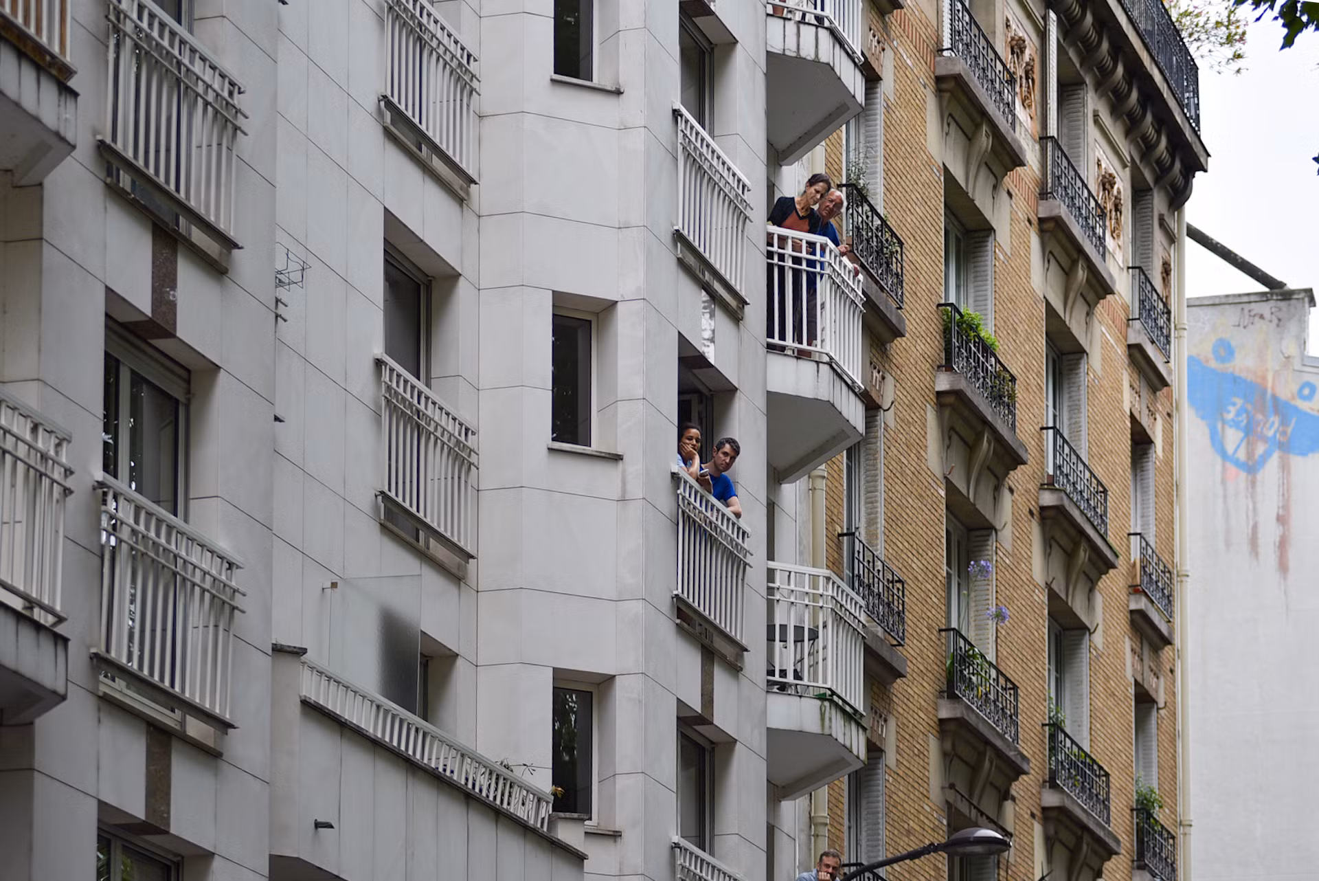 Trong hai ngày 14 và 15/7, rước đuốc trải dài trên 60km tại thủ đô Paris, đoàn rước đuốc gồm 540 người chạy tiếp sức đúng 200m sẽ đi ngang qua nhiều địa điểm lịch sử hoặc gắn bó với những sự kiện đáng nhớ của nước Pháp như tòa nhà Quốc hội, quảng trường Bastille, quảng trường Concorde, quảng trường Vosges, nhà thờ Đức Bà Notre-Dame, bảo tàng Louvre, “lá phổi xanh của thành phố” rừng Vincennes, công viên Buttes Chaumont… (Ảnh: MINH DUY)