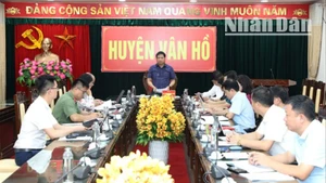 Thiếu tướng Đặng Trọng Cường, Ủy viên Ban Thường vụ Tỉnh ủy, Giám đốc Công an tỉnh, Trưởng đoàn giám sát số 7 của Ban thường vụ Tỉnh ủy Sơn La phát biểu chỉ đạo tại cuộc làm việc.