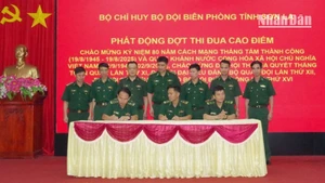 Đại diện các đơn vị ký kết giao ước thi đua.