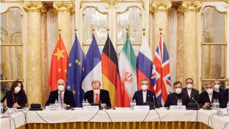 Các đại biểu tham dự vòng đàm phán về thỏa thuận hạt nhân Iran ở Vienna, Áo, ngày 3/12/2021. (Ảnh: THX/TTXVN)