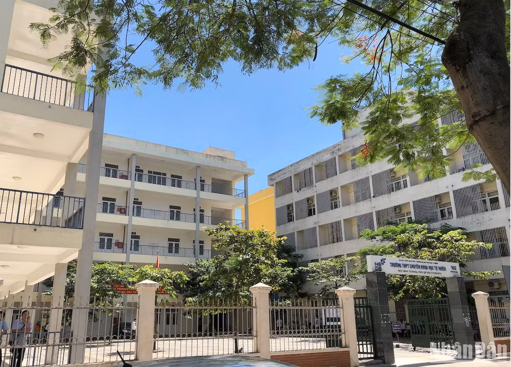 Tuyển sinh lớp 10 Trường chuyên Khoa học Tự nhiên năm 2024