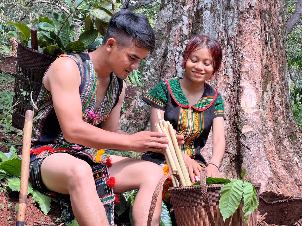 Nét đẹp trang phục của người S'tiêng ở Bù Đăng
