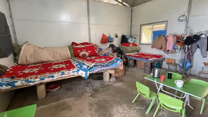 Nơi ăn nghỉ tạm được xem là phòng công vụ của các cô giáo mầm non tại điểm trường