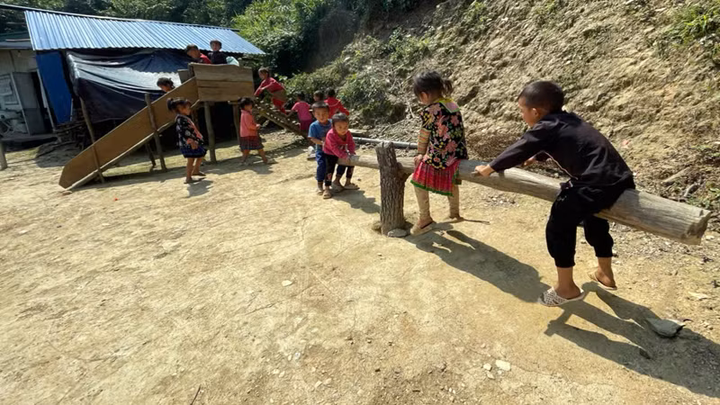 Đồ chơi tự chế của điểm trường