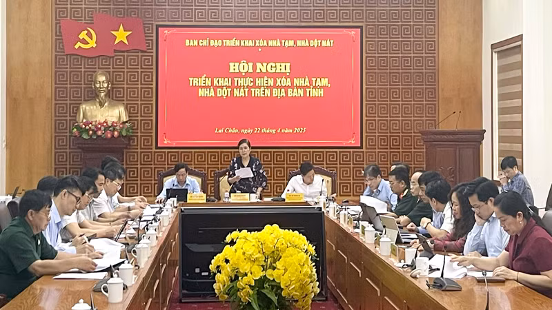Ban Chỉ đạo triển khai xóa nhà tạm, nhà dột nát tỉnh Lai Châu họp bàn giải pháp đẩy nhanh tiến độ xóa nhà tạm.