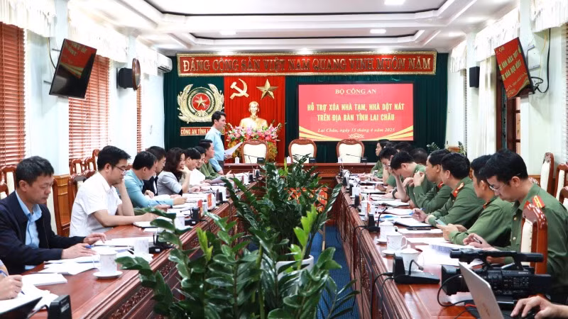 Buổi làm việc giữa Đoàn công tác của Bộ Công an với tỉnh Lai Châu thống nhất về việc hỗ trợ kinh phí xoá nhà tạm.