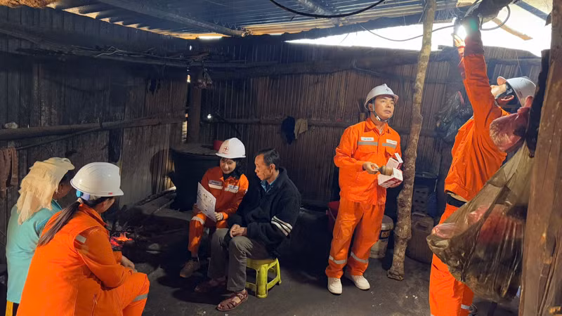 Những năm qua Điện lực Lai Châu luôn nỗ lực đưa ánh sáng về với đồng bào vùng khó.