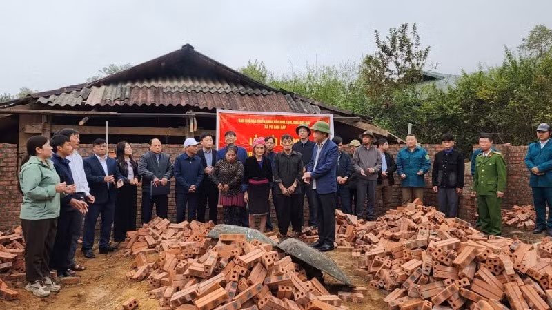 Khởi công xây mới nhà cho người dân xã Pu Sam Cáp huyện Sìn Hồ.