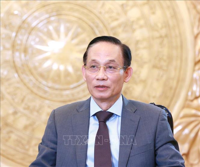 Đồng chí Lê Hoài Trung, Bí thư Trung ương Đảng, Trưởng Ban Đối ngoại Trung ương Đảng Cộng sản Việt Nam trả lời phỏng vấn báo chí. (Ảnh: TTXVN)