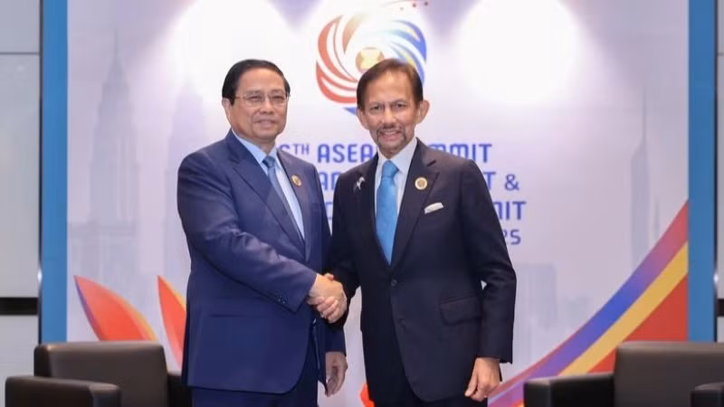 Thủ tướng Chính phủ Phạm Minh Chính gặp Quốc vương Brunei Darussalam Sultan Haji Hassanal Bolkiah. (Ảnh: VGP/Nhật Bắc)