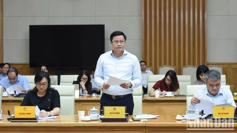Lãnh đạo Bộ Tài chính phát biểu ý kiến tại cuộc làm việc. (Ảnh: TRẦN HẢI) Lãnh đạo Bộ Tài chính phát biểu ý kiến tại cuộc làm việc. (Ảnh: TRẦN HẢI)