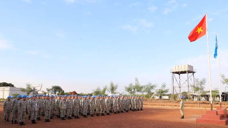 Trước yêu cầu ngày càng cao của hội nhập quốc tế và đối ngoại quốc phòng, việc xây dựng lực lượng gìn giữ hòa bình của Quân đội Nhân dân Việt Nam ngày càng chuyên nghiệp, chính quy, hiện đại - càng trở nên quan trọng hơn bao giờ hết. (Ảnh: Cục Gìn giữ hòa bình Việt Nam)