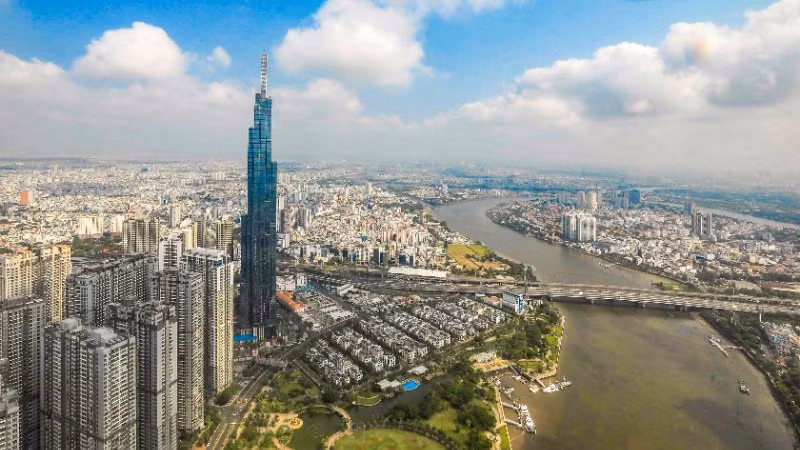 Sau 50 năm xây dựng và phát triển, hạ tầng Thành phố Hồ Chí Minh ngày càng đồng bộ, hiện đại. (Ảnh: THẾ ĐẠI)