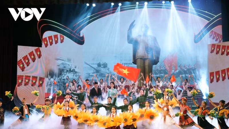 Chương trình chính luận nghệ thuật “Khúc ca khải hoàn” được tổ chức tối 25/4 tại Hà Nội. (Ảnh: VOV)