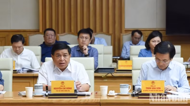 Phó Thủ tướng Nguyễn Chí Dũng phát biểu ý kiến tại cuộc làm việc. (Ảnh: TRẦN HẢI)
