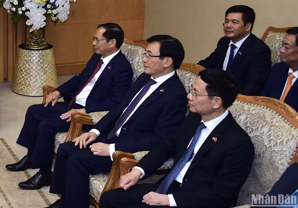 Các thành viên Chính phủ Việt Nam tham dự hội kiến với Tổng thống Hoa Kỳ Joe Biden.