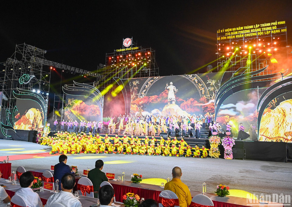 Lễ kỷ niệm là sự kiện đặc biệt khẳng định những thành tựu mà thành phố Vinh đã đạt được trong những năm qua. Nơi đây đã ghi đậm dấu ấn của vị Anh hùng áo vải Nguyễn Huệ-Hoàng đế Quang Trung trên mảnh đất “địa linh nhân kiệt” hội tụ tứ linh huyền thoại Phượng Hoàng-Trung Đô xưa. Từ đổ nát của chiến tranh, 60 năm qua biết bao công sức của cán bộ, chiến sĩ, nhân dân đã xây dựng và phát triển trở thành một thành phố hiện đại, trẻ trung và năng động.