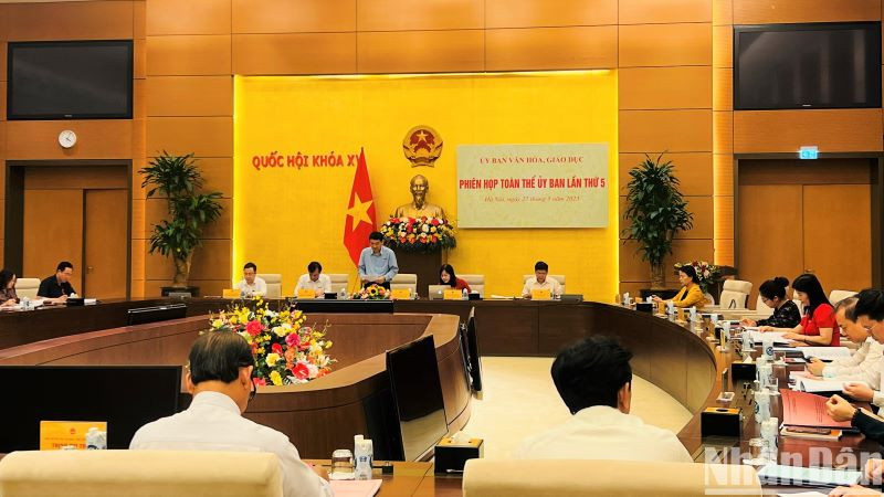 Quang cảnh phiên họp