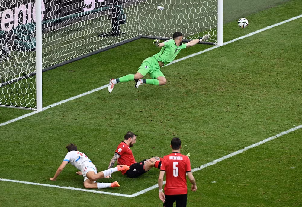 Hai đội tạo nên một thế trận cân bằng với nhiều tình huống đáng chú ý. (Ảnh: Reuters)