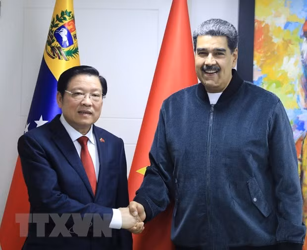 Đồng chí Phan Đình Trạc hội kiến Chủ tịch Đảng PSUV, Tổng thống Venezuela Nicolás Maduro. (Ảnh: TTXVN)