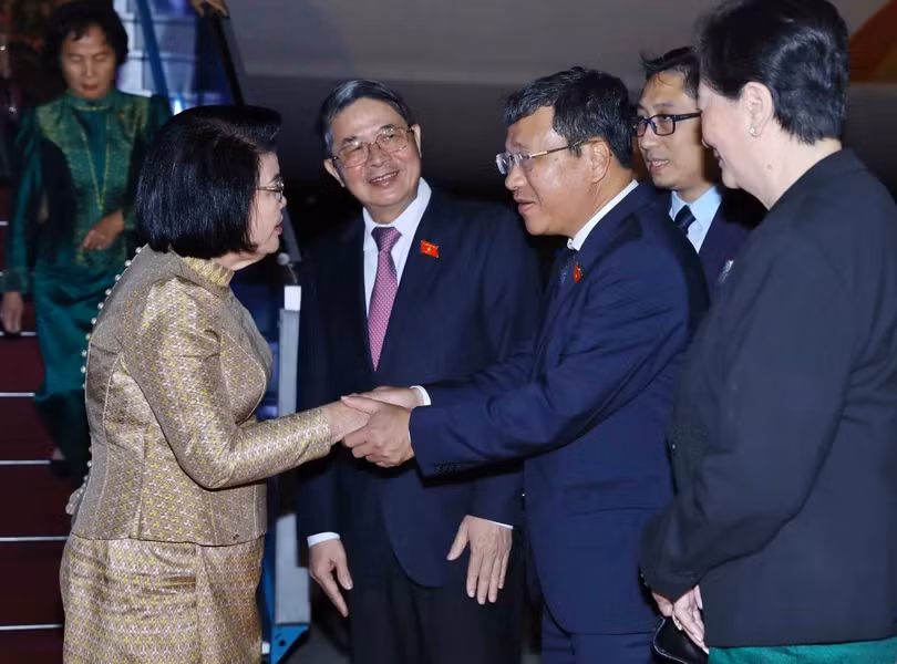 Lễ đón Chủ tịch Quốc hội Vương quốc Campuchia Samdech Khuon Sudary tại Sân bay Quốc tế Nội Bài. (Ảnh: TTXVN)