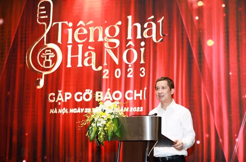 Nhà báo Nguyễn Kim Khiêm phát biểu tại buổi gặp gỡ báo chí.