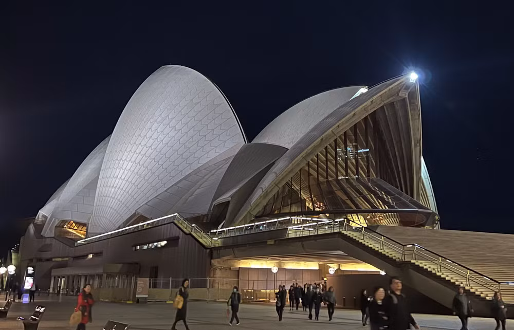 Nhà hát Opera Sydney về đêm.