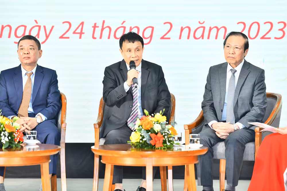 GS.TS, Thầy thuốc nhân dân Phạm Như Hiệp, Giám đốc Bệnh viện Trung ương Huế chia sẻ tại phiên tọa đàm chủ đề “Y tế vượt khó”.