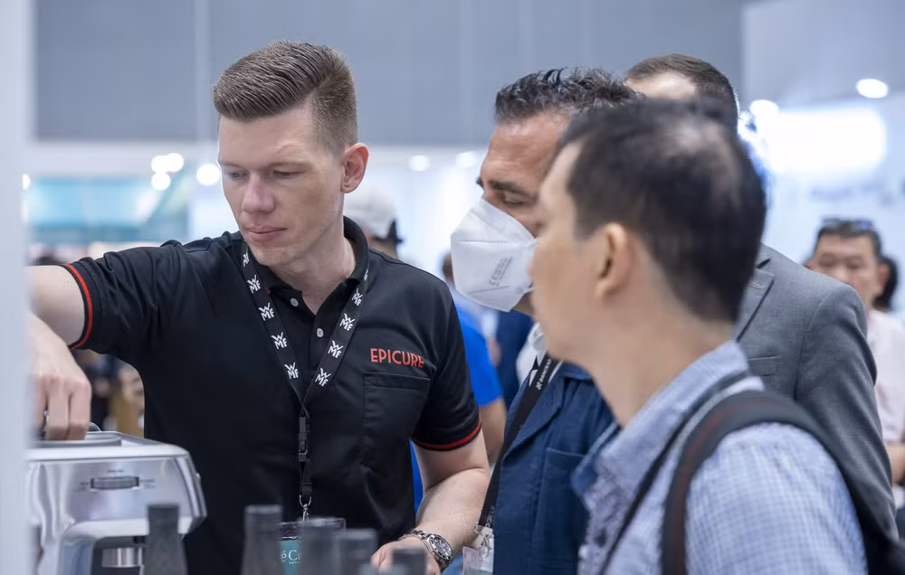 Năm nay, Café show Việt Nam dự kiến quy tụ 500 gian hàng với hơn 350 thương hiệu quốc tế trên tổng diện tích trưng bày 10,000 m2. Năm nay, Café show Việt Nam dự kiến quy tụ 500 gian hàng với hơn 350 thương hiệu quốc tế trên tổng diện tích trưng bày 10,000 m2.