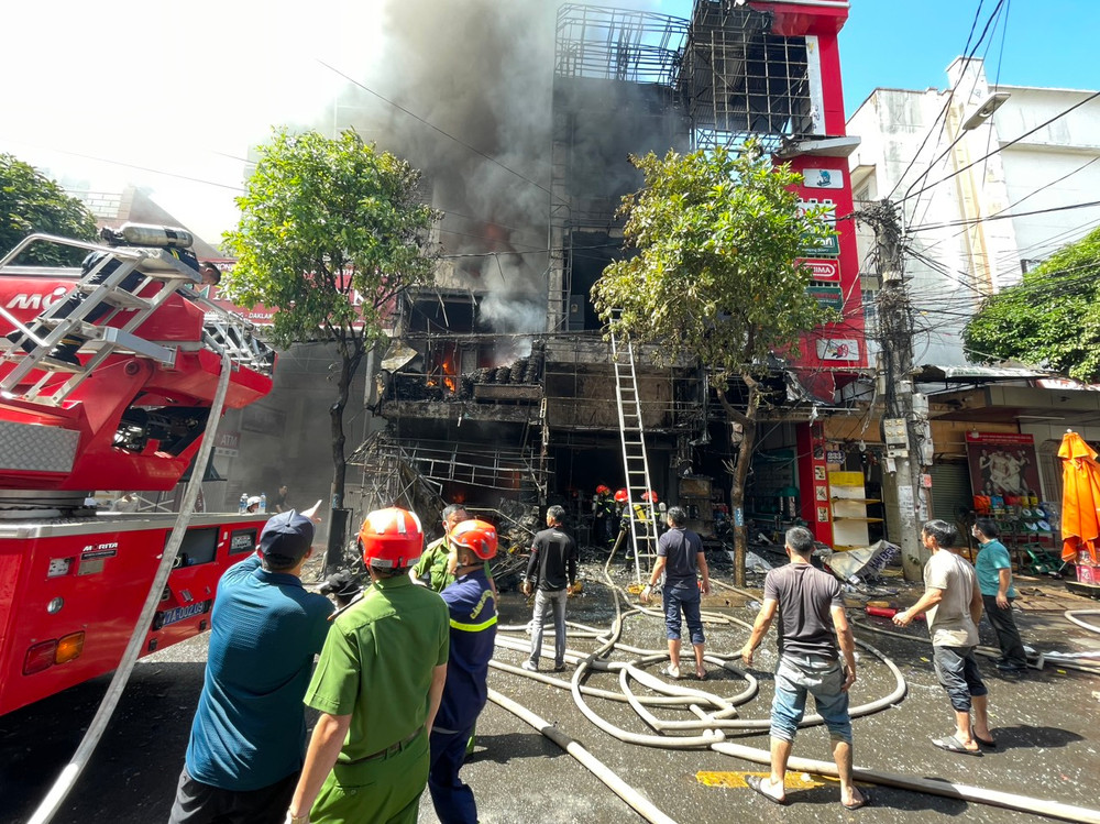 [Ảnh] Cháy lớn tại thành phố Buôn Ma Thuột, tỉnh Đắk Lắk