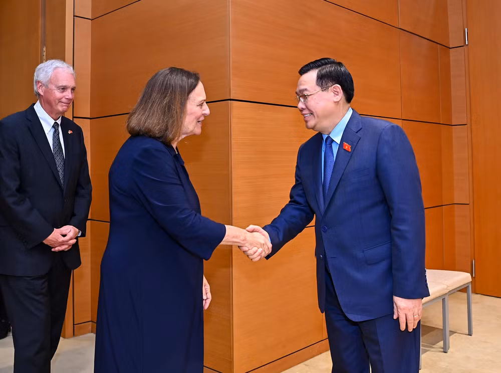 Chủ tịch Quốc hội Vương Đình Huệ và các thành viên Đoàn Nghị sĩ Quốc hội Hoa Kỳ tại buổi tiếp.