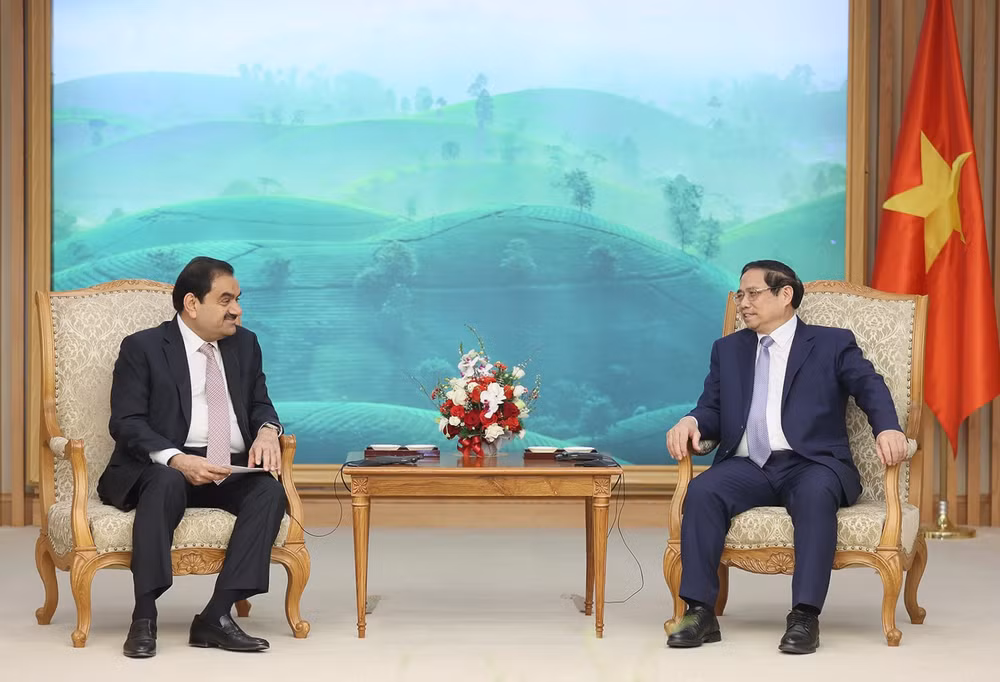 Ông Gautam Adani giới thiệu với Thủ tướng Phạm Minh Chính về chiến lược hợp tác của Adani tại Việt Nam với tổng giá trị đầu tư lên đến 10 tỷ USD.