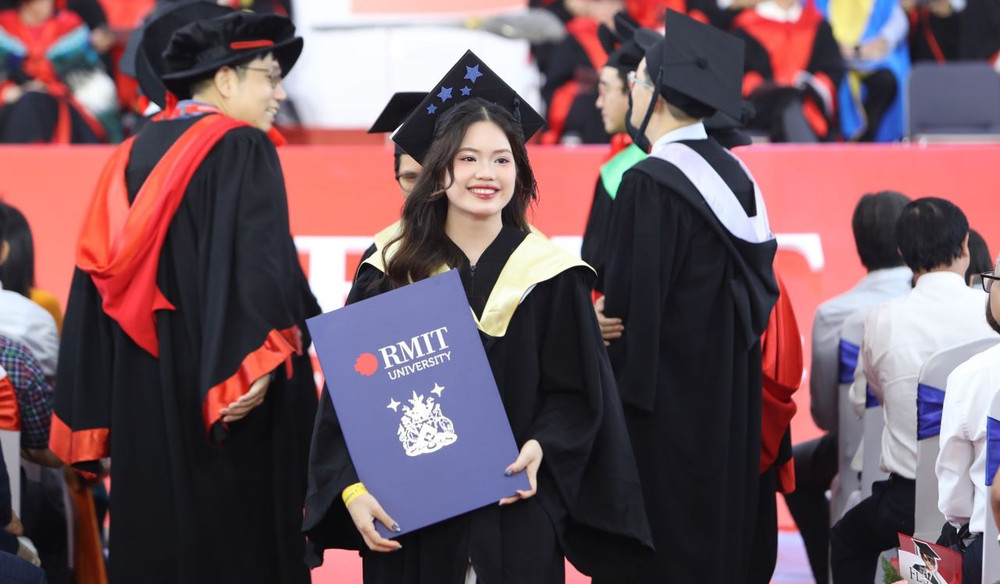 Tân khoa Khóa 2025 Đại học RMIT Việt Nam mừng Lễ tốt nghiệp.