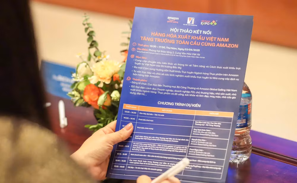 Thương mại điện tử giúp nhiều công ty có vị thế cân bằng hơn khi tham gia cạnh tranh toàn cầu.