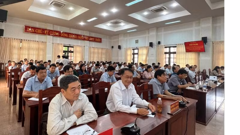 Lãnh đạo tỉnh tham dự họp mặt cán bộ lãnh đạo, quản lý cấp tỉnh được phân công theo dõi, hỗ trợ huyện; xã, phường, thị trấn.