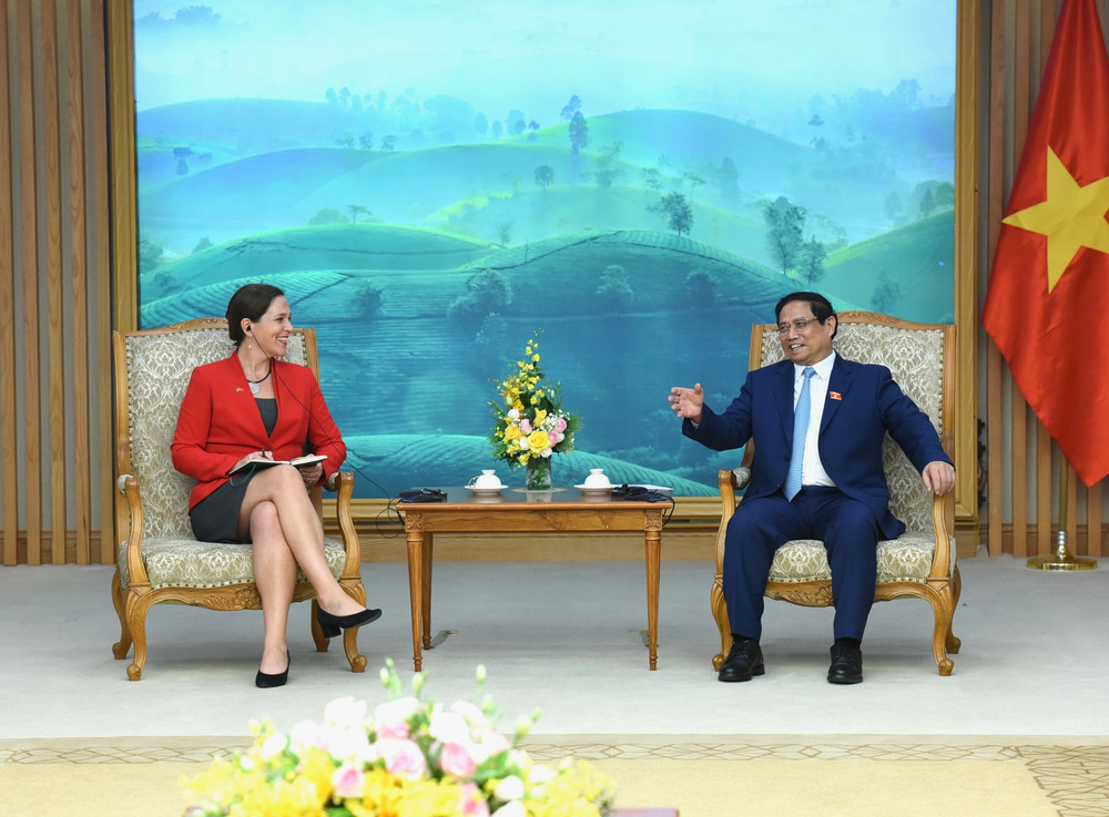 Thủ tướng Phạm Minh Chính tiếp Kinh tế trưởng Bộ Ngoại giao Hoa Kỳ Emily Blanchard.