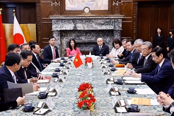 Chủ tịch Quốc hội Trần Thanh Mẫn và Chủ tịch Thượng viện Nhật Bản Sekiguchi Masakazu ký thoả thuận hợp tác. (Ảnh: TTXVN)