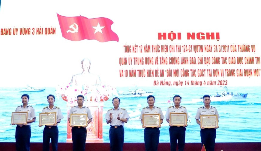 Nâng cao hiệu quả công tác giáo dục chính trị.