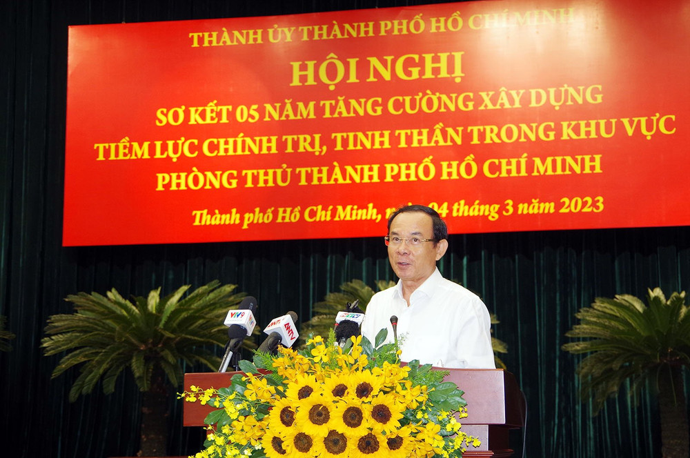 Đồng chí Nguyễn Văn Nên, Ủy viên Bộ Chính trị, Bí thư Thành ủy Thành phố Hồ Chí Minh phát biểu tại hội nghị.